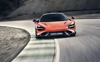 Картинка Спортивный автомобиль McLaren 765LT 2020 года на трассе