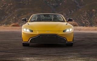 Картинка Автомобиль Aston Martin Vantage Roadster, 2021 года с включенными фарами