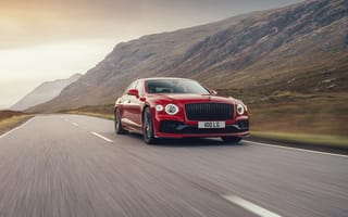 Картинка Красный автомобиль Bentley Flying Spur V8 2020 года на дороге