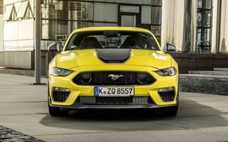 Картинка Желтый автомобиль Ford Mustang Mach 1 2021 года
