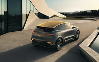 Картинка Автомобиль Renault Mégane EVision 2020 года у здания