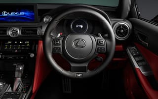 Картинка Черный руль автомобиля Lexus IS 350 F SPORT 2021 года