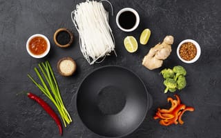Картинка Заготовка продуктов для китайского супа из рисовой лапши