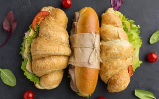 Картинка Аппетитные бутерброды на сером столе