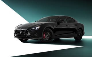 Картинка Стильный дорогой автомобиль Maserati Ghibli S Q4 GranSport Nerissimo Pack 2021 года