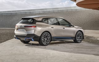 Картинка Стильный автомобиль BMW IX Sport 2021 года вид сзади