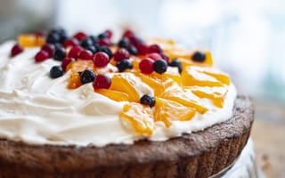 Картинка Сладкий пирог с кремом и ягодами