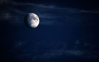 Картинка Большая холодная луна в небе