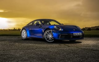 Картинка Синий автомобиль Porsche 911 Carrera S MT 2020 года