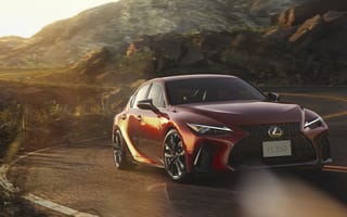 Картинка Красный автомобиль Lexus IS 350 F SPORT 2021 года в горах