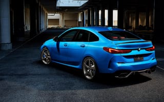 Картинка Синий автомобиль BMW 2 Series, 2020 года вид сзади