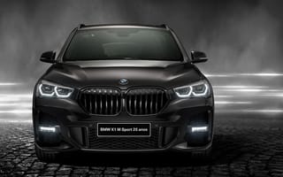 Картинка Черный автомобиль BMW X1 SDrive20i M Sport 25 Anos 2020 года вид спереди