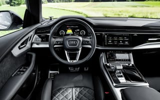 Картинка Черный кожаный салон автомобиля Audi Q8 60 TFSI E Quattro S Line 2020 года