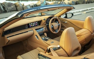 Картинка Кожаный салон автомобиля Lexus LC 500 Convertible 2020 года