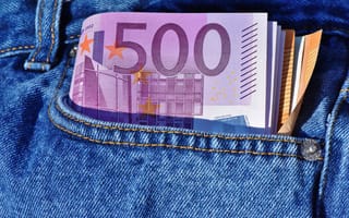 Обои Пачка купюр евро в кармане