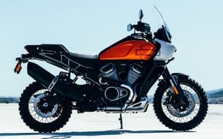 Обои Мотоцикл Harley-Davidson Pan America 2021 года вид сбоку