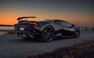 Картинка Черный быстрый Lamborghini Huracán EVO RWD 2021 года вид сзади