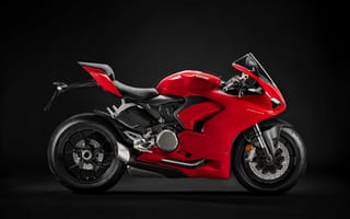 Картинка Красный мотоцикл Ducati Panigale v2, 2020 года на черном фоне