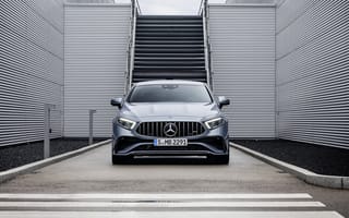 Картинка Серебристый автомобиль Mercedes-AMG CLS 53 4MATIC+ 2021 года