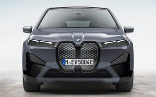 Картинка Серебристый автомобиль BMW IX XDrive50 Sport 2021 года на белом фоне
