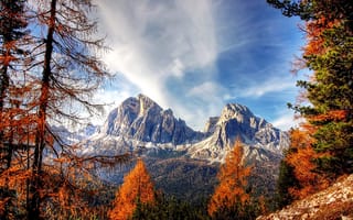 Картинка Вид на Доломитовые альпы под голубым небом