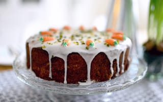 Картинка Вкусный морковный торт с белой глазурью