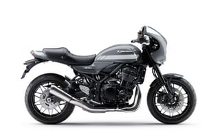 Картинка Черный мотоцикл Kawasaki Z900RS Cafe на белом фоне