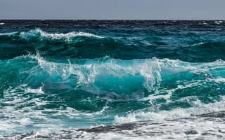 Картинка Голубые волны бушуют в море