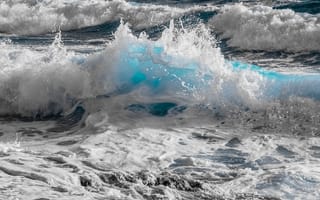 Картинка Бушующие морские волны с белой пеной