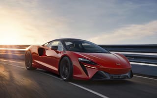 Обои Красный быстрый автомобиль McLaren Artura, 2021 года на трассе