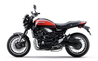 Картинка Черный мотоцикл Kawasaki Z900RS на белом фоне