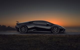 Картинка Черный Lamborghini Huracán EVO RWD 2021 года вид сбоку