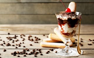 Картинка Десерт с печеньем савоярди на столе с кофейными зернами