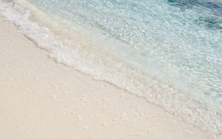 Картинка Чистая вода на белом морском песке