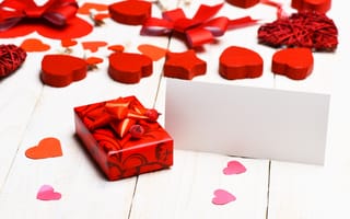 Картинка Красные сердечки и подарок для любимой
