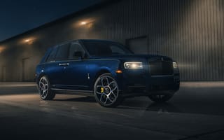 Картинка Дорогой стильный внедорожник Rolls-Royce Cullinan Black Badge 2021 года