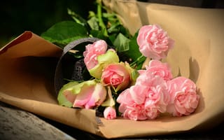 Картинка Букет розовых роз в бумаге