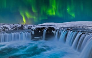 Картинка водопад, природа, ночь, темнота, северное сияние, полярное сияние, аврора бореалис, небо, яркое, снег, зима