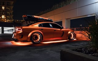 Картинка Dodge Charger, Dodge, Charger, Додж Чарджер, Додж, машины, машина, тачки, авто, автомобиль, транспорт, гараж, ночь, темнота, оранжевый