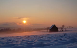 Картинка зима, зимние, время года, сезоны, сезонные, снег, поле, дом, вечер, закат, заход, солнце