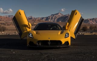 Картинка Maserati, Мазерати, MC20, машины, машина, тачки, авто, автомобиль, транспорт, вид спереди, спереди, желтый, гора, пустыня, песок, песчаный