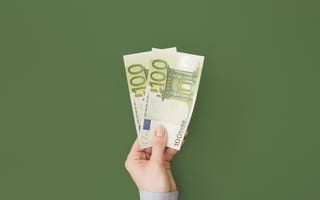 Картинка евро, EUR, валюта, деньги, экономика, финансы, купюра, банкнота, наличка, рука