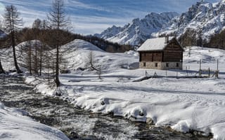 Картинка зима, зимние, время года, сезоны, сезонные, снег, пейзаж, природа, гора, дерево, дом, река, ручей