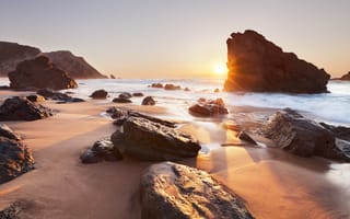 Картинка Пляж Прайя-Да-Адрага в Португалии
