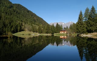 Обои Озеро на горнолыжном курорте Валь ди Соль, Италия