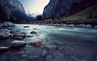 Картинка Ручей в горах Швейцарии