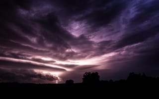 Картинка Яркая молния ночью