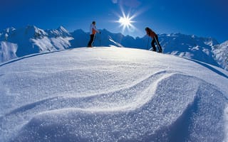 Картинка Лыжники на вершине горы на горнолыжном курорте Зёльден, Австрия