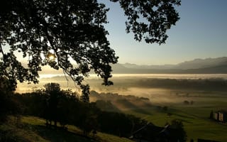 Картинка Утренний туман на курорте Лиенц, Австрия
