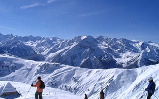 Картинка Лыжники на трассе на горнолыжном курорте Майрхофен, Австрия